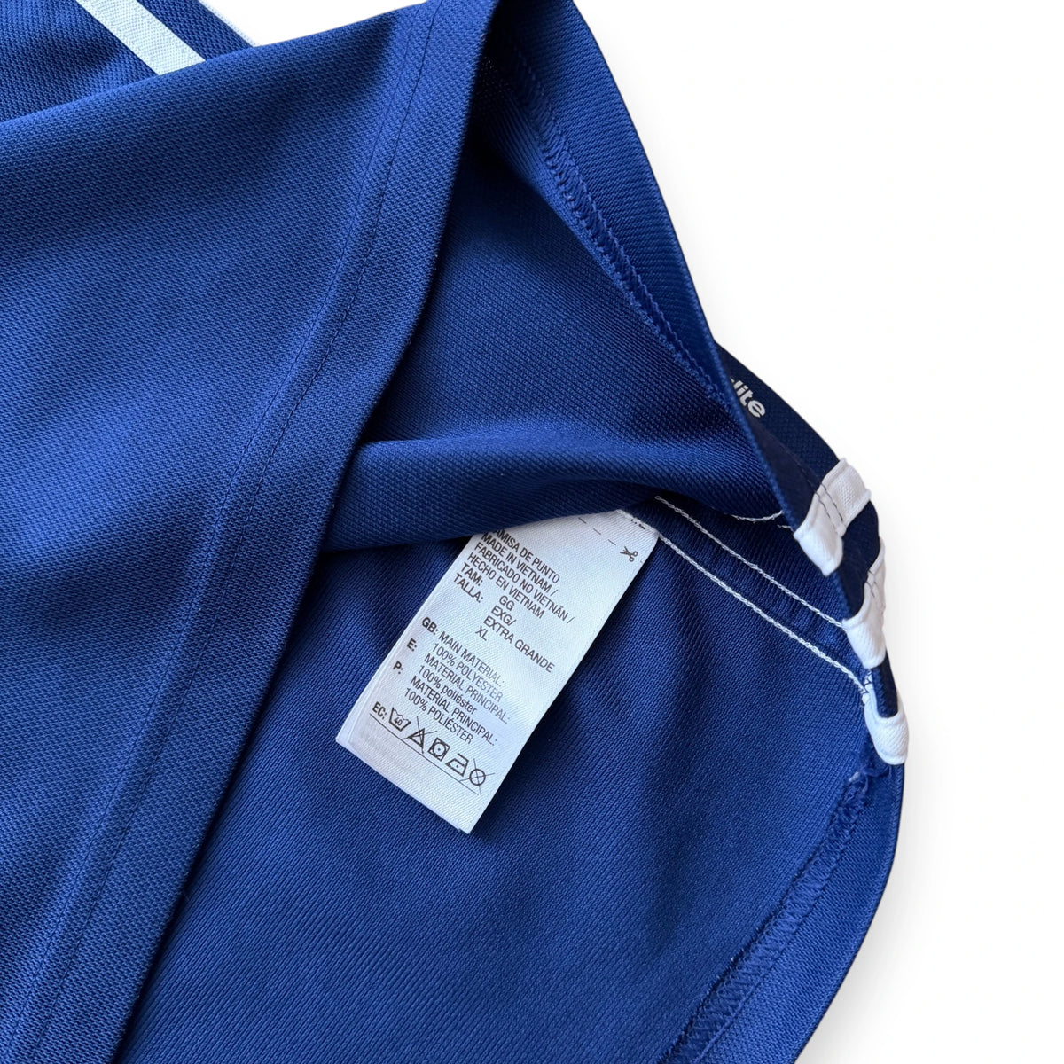 Camiseta concentración Universidad de Chile 2016