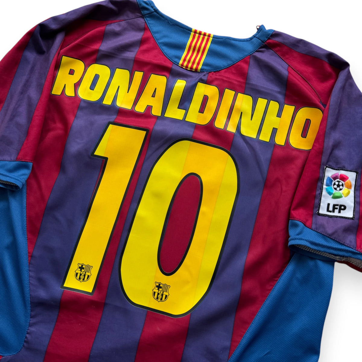 Camiseta Barcelona 2005/6 - Ronaldinho