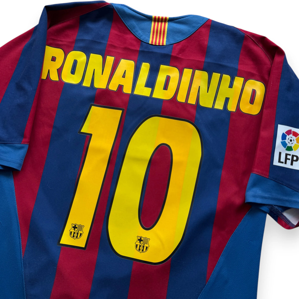 Camiseta Barcelona 2005/6 - Ronaldinho
