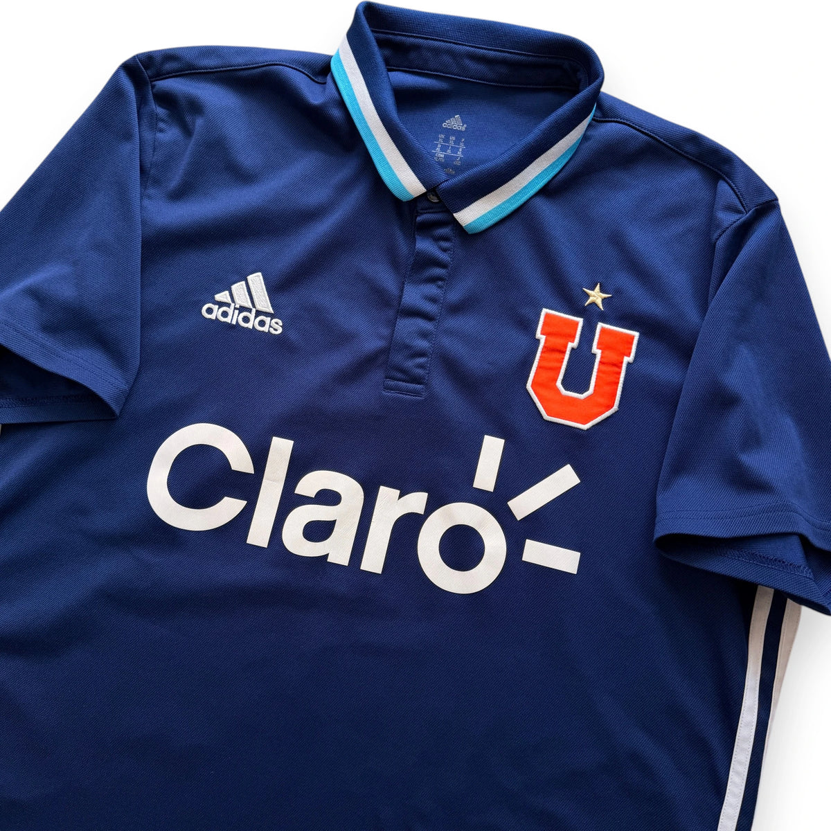 Camiseta concentración Universidad de Chile 2016